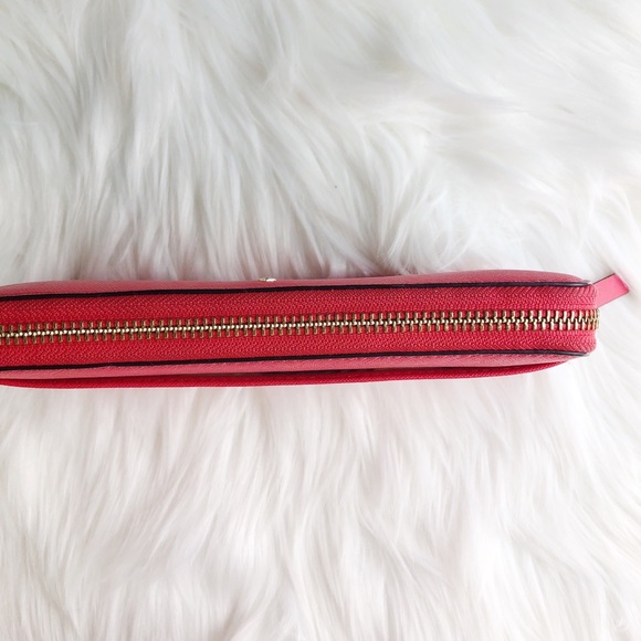 Kate Spade Wallet. Like New - Picture 2 of 8
